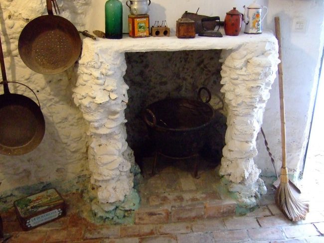 Cave House Kitchen In Granada Featured In The Luna Legacy Book By Paula Wynne